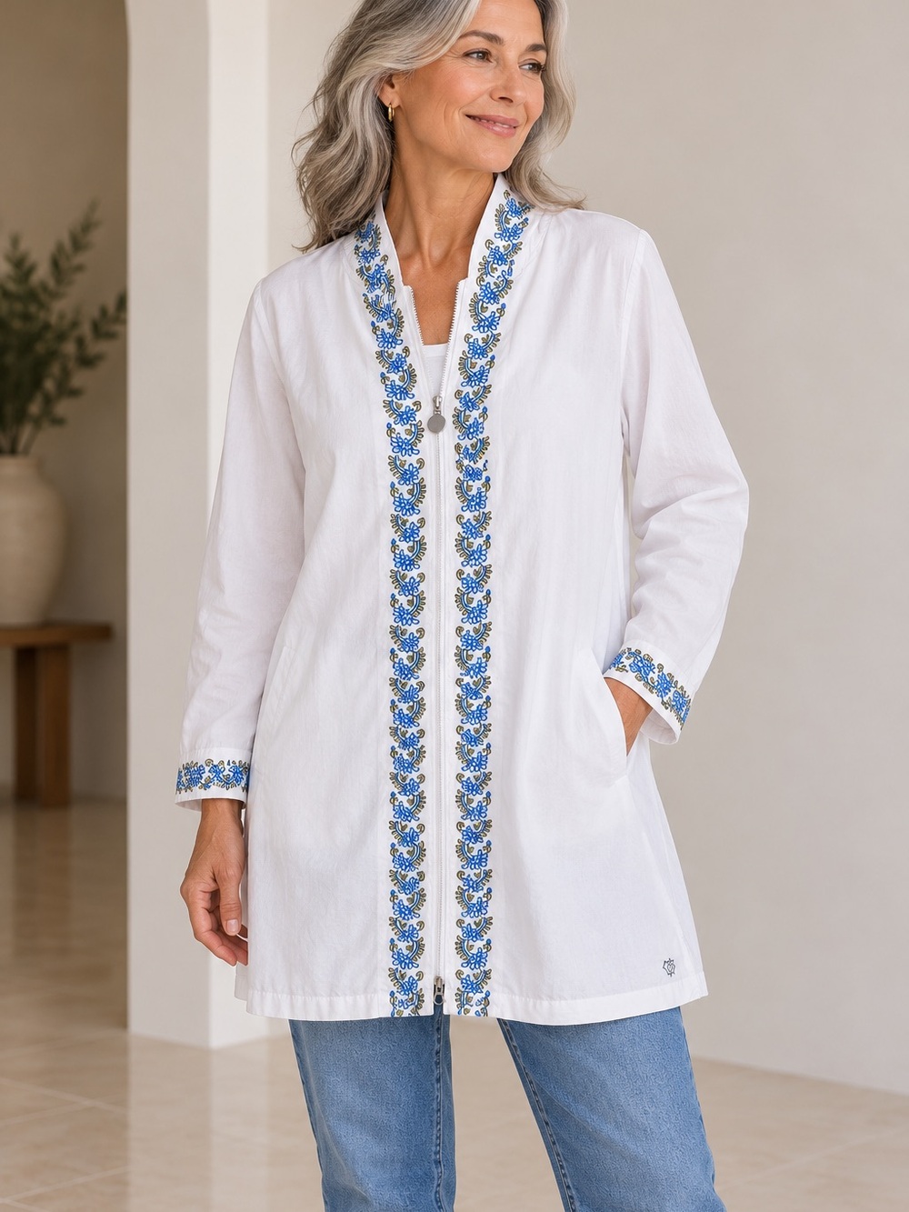 🫐MAKE OFFER🫐 sahalie White Tunic Jacket with Blue Embroidery Zip Pockets Large